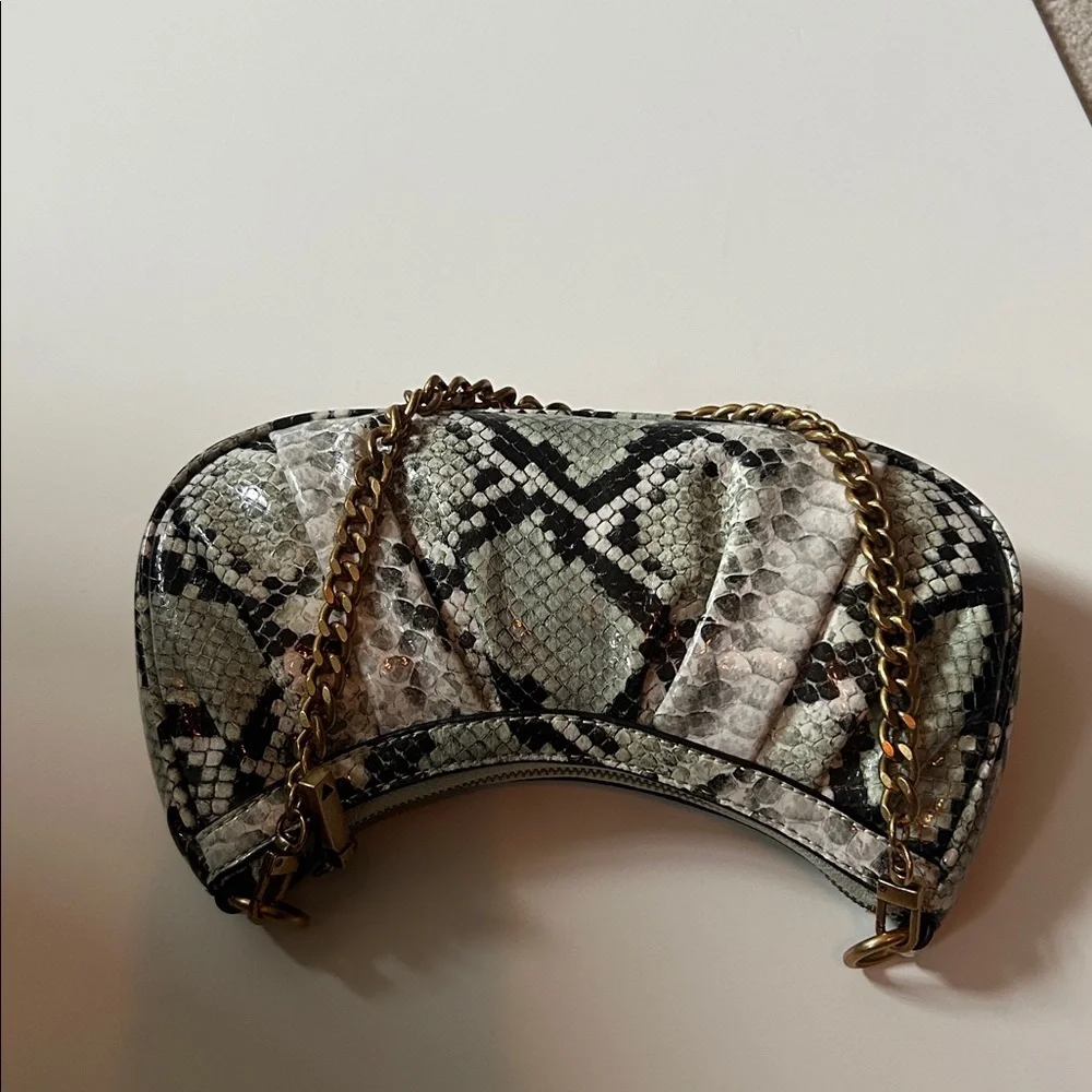 Elegant Snakeskin Pattern Shoulder Bag